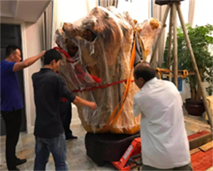 搬家公司专业实木根雕搬运.webp