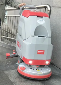 聊城兴华路保洁设备搬�?1).webp