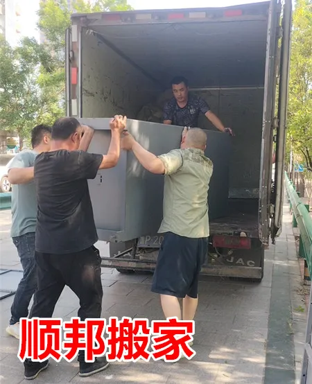 聊城搬家公司大型设备搬运.webp